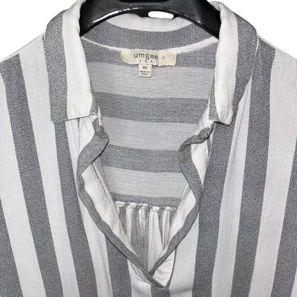 Umgee Gray and White Stripe Top / Vertical Stripe Collared Tunic / Plus Size 1X - Picture 3 of 7